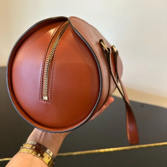 Louis Vuitton Authentic Luxury Vintage Retro RARE Minimalist Epi Soufflot Bag - Picture 16 of 17